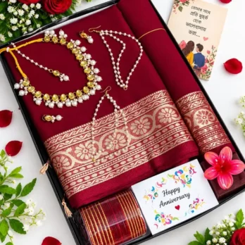 মেরুন হাফ-সিল্ক ও জুয়েলারি সারপ্রাইজ গিফট কম্বো